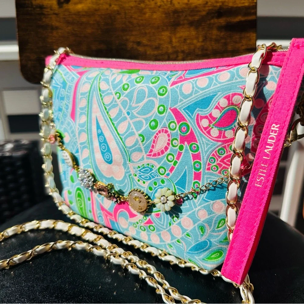 Estee Lauder Makeup Bag with Chain - Picture 3 of 6